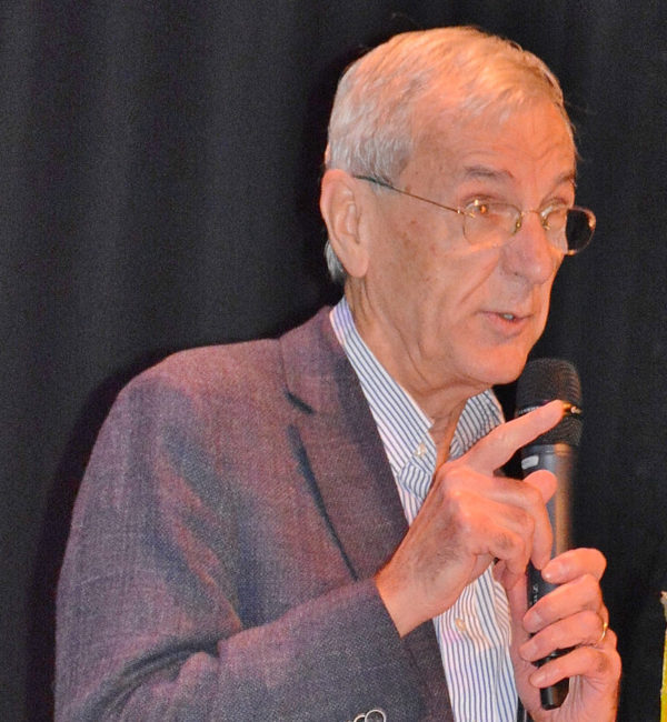 José Moura, 2019 IEEE president, delivers his presentation speech.